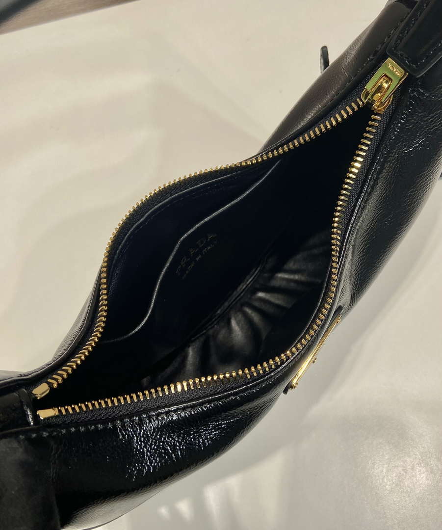 Prada 1BC194 Prada Arqu¨¦ naplak patent leather shoulder bag Black
