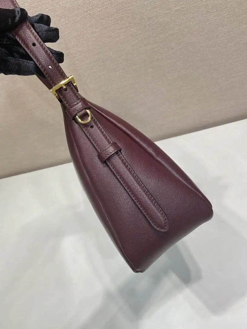Prada 1BC228 Prada Aim¨¨e Large leather shoulder bag Wine Red