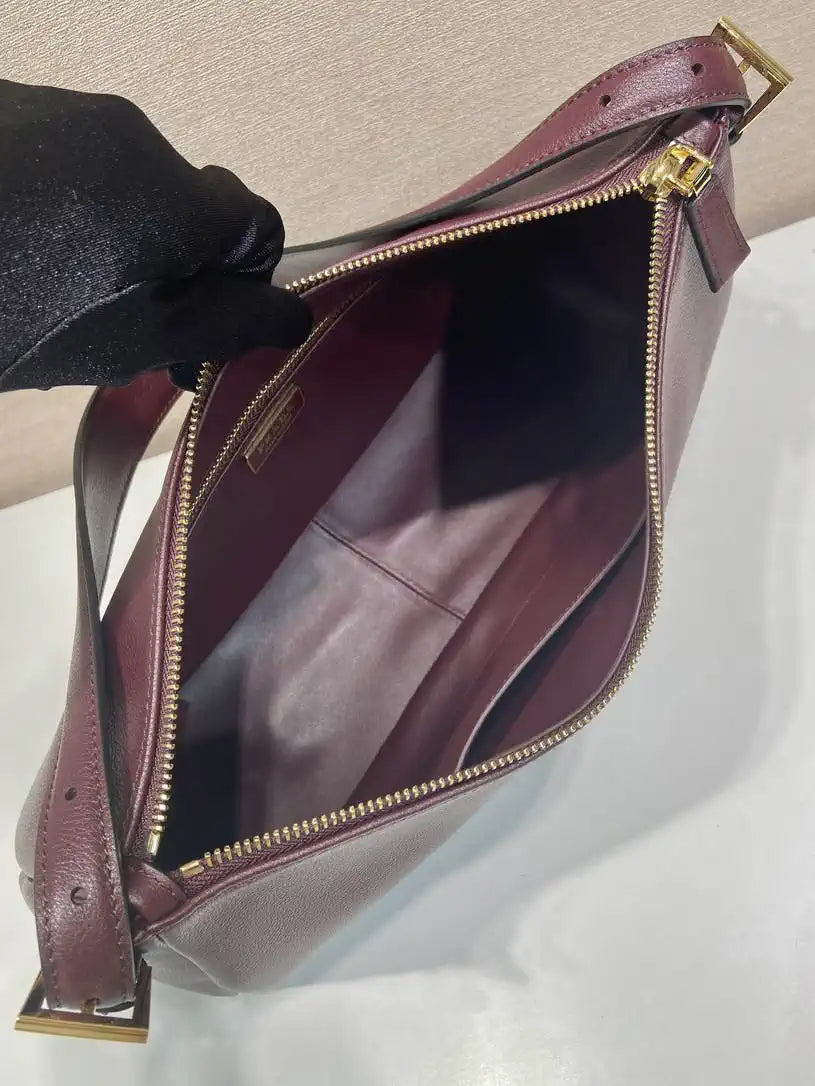 Prada 1BC228 Prada Aim¨¨e Large leather shoulder bag Wine Red