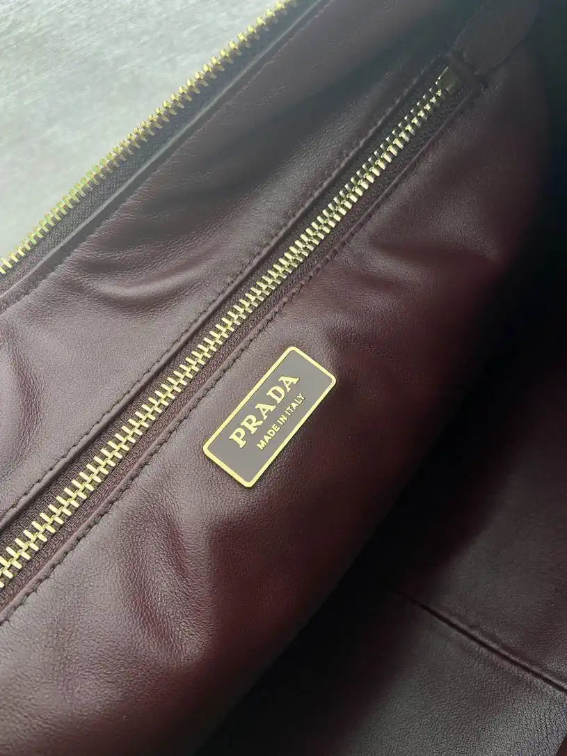 Prada 1BC228 Prada Aim¨¨e Large leather shoulder bag Wine Red
