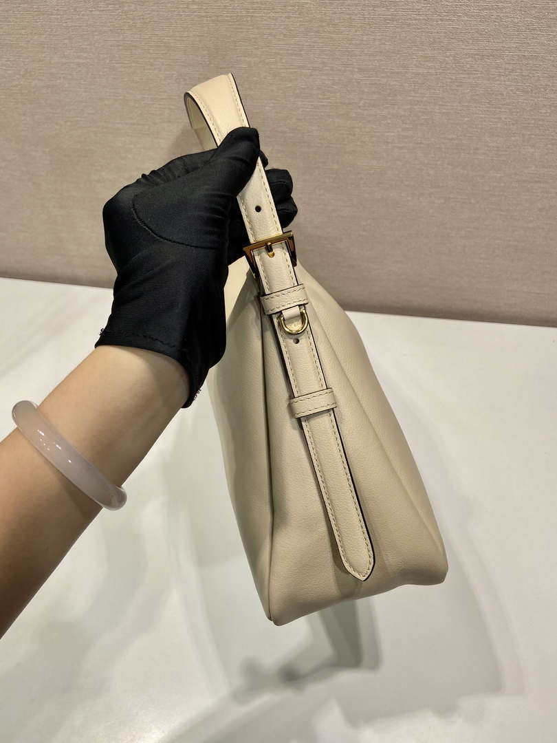 Prada 1BC228 Prada Aim¨¨e Large leather shoulder bag Sand