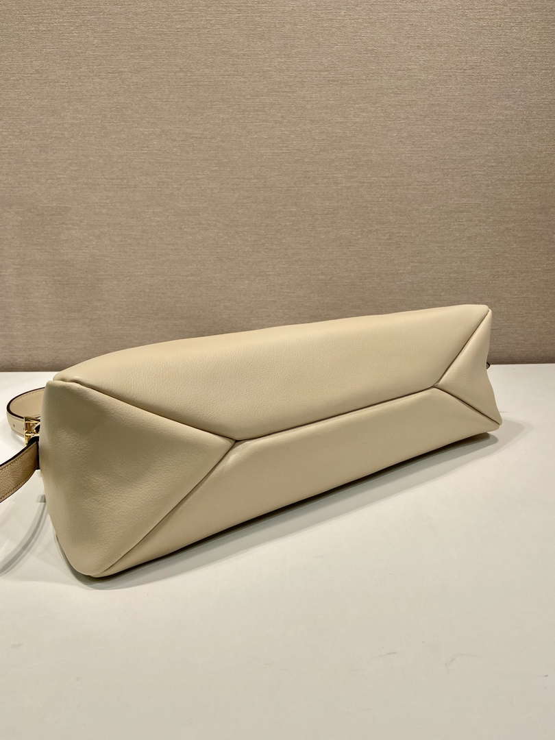 Prada 1BC228 Prada Aim¨¨e Large leather shoulder bag Sand