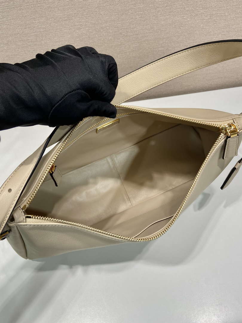 Prada 1BC228 Prada Aim¨¨e Large leather shoulder bag Sand