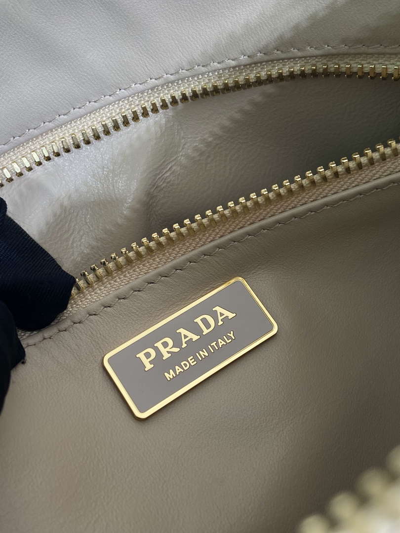 Prada 1BC228 Prada Aim¨¨e Large leather shoulder bag Sand