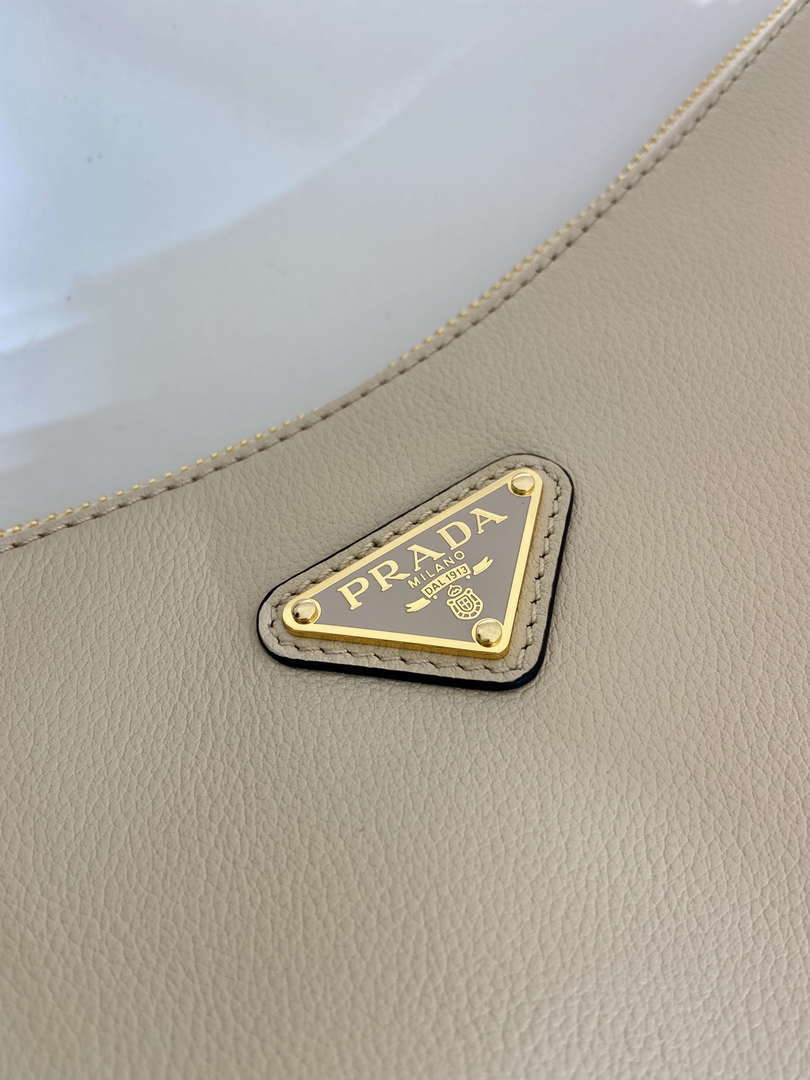 Prada 1BC228 Prada Aim¨¨e Large leather shoulder bag Sand