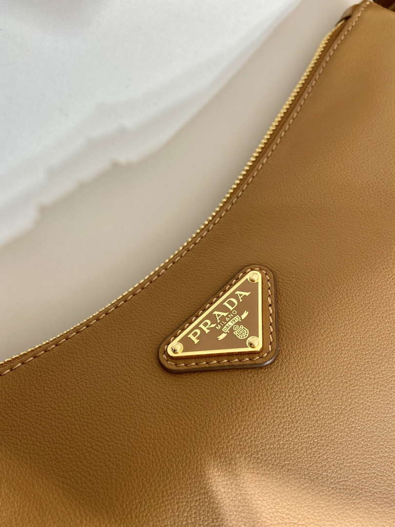 Prada 1BC228 Prada Aim¨¨e Large leather shoulder bag Brown