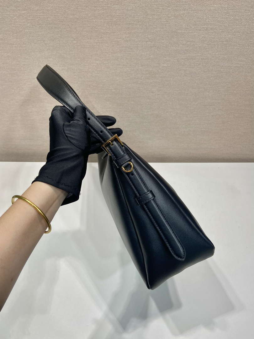 Prada 1BC228 Prada Aim¨¨e Large leather shoulder bag black