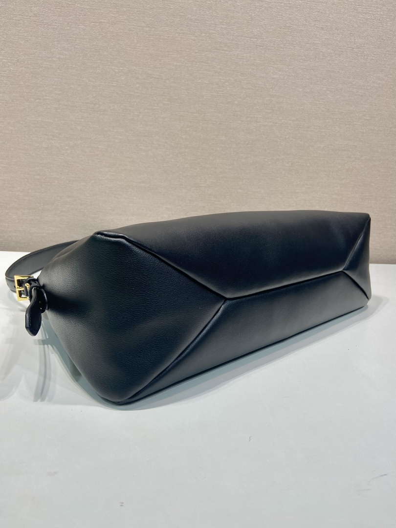 Prada 1BC228 Prada Aim¨¨e Large leather shoulder bag black