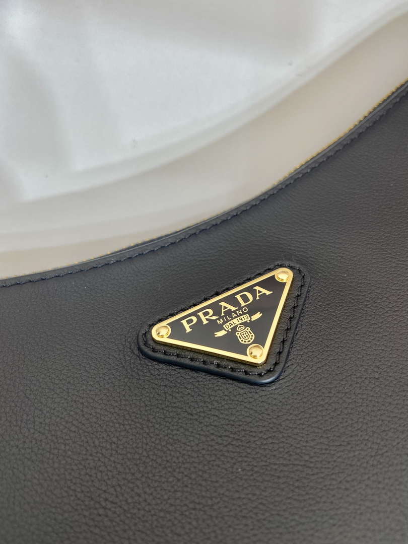 Prada 1BC228 Prada Aim¨¨e Large leather shoulder bag black