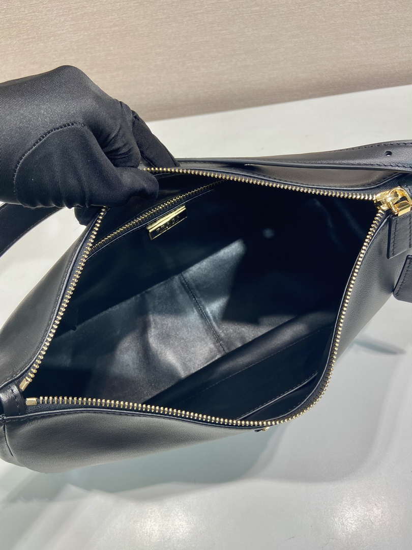Prada 1BC228 Prada Aim¨¨e Large leather shoulder bag black