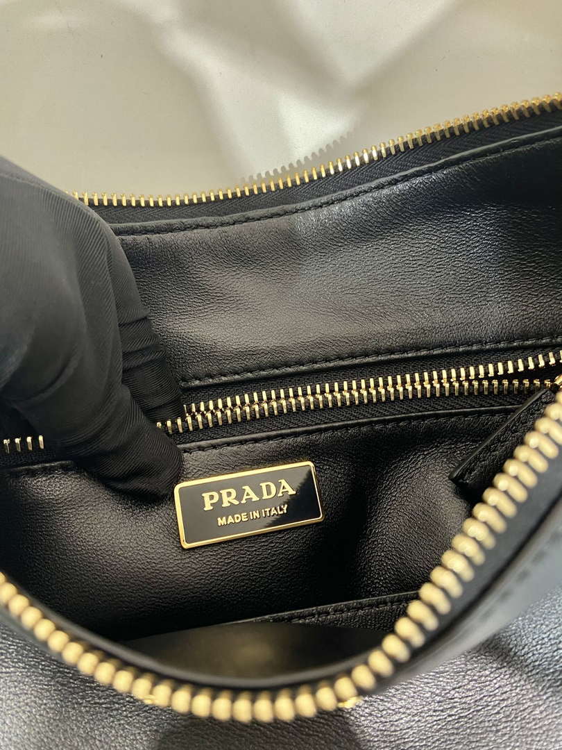 Prada 1BC228 Prada Aim¨¨e Large leather shoulder bag black