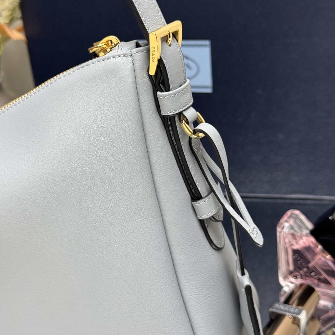 Prada 1BC228 Prada Aim¨¨e Large leather shoulder bag Light Blue