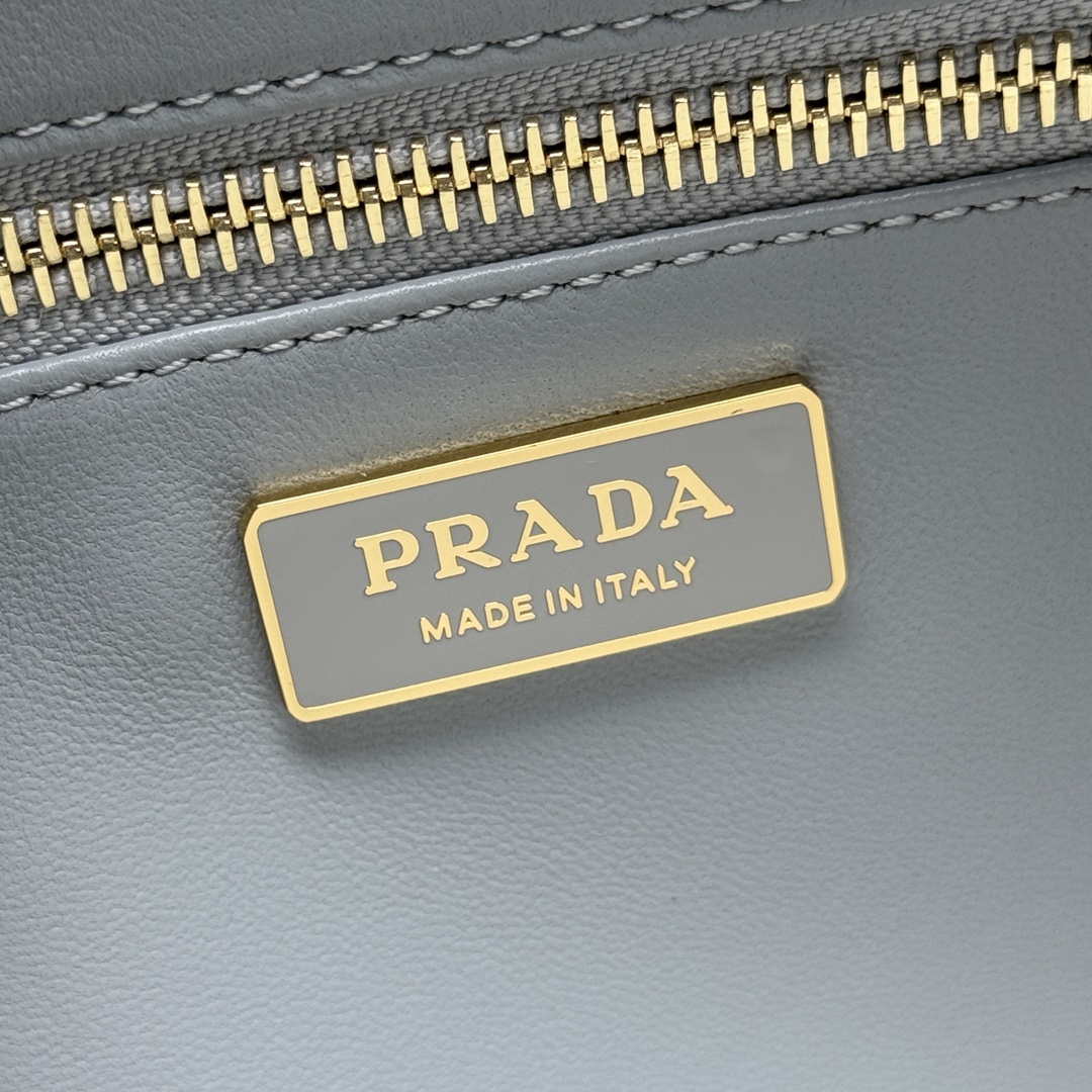 Prada 1BC228 Prada Aim¨¨e Large leather shoulder bag Light Blue