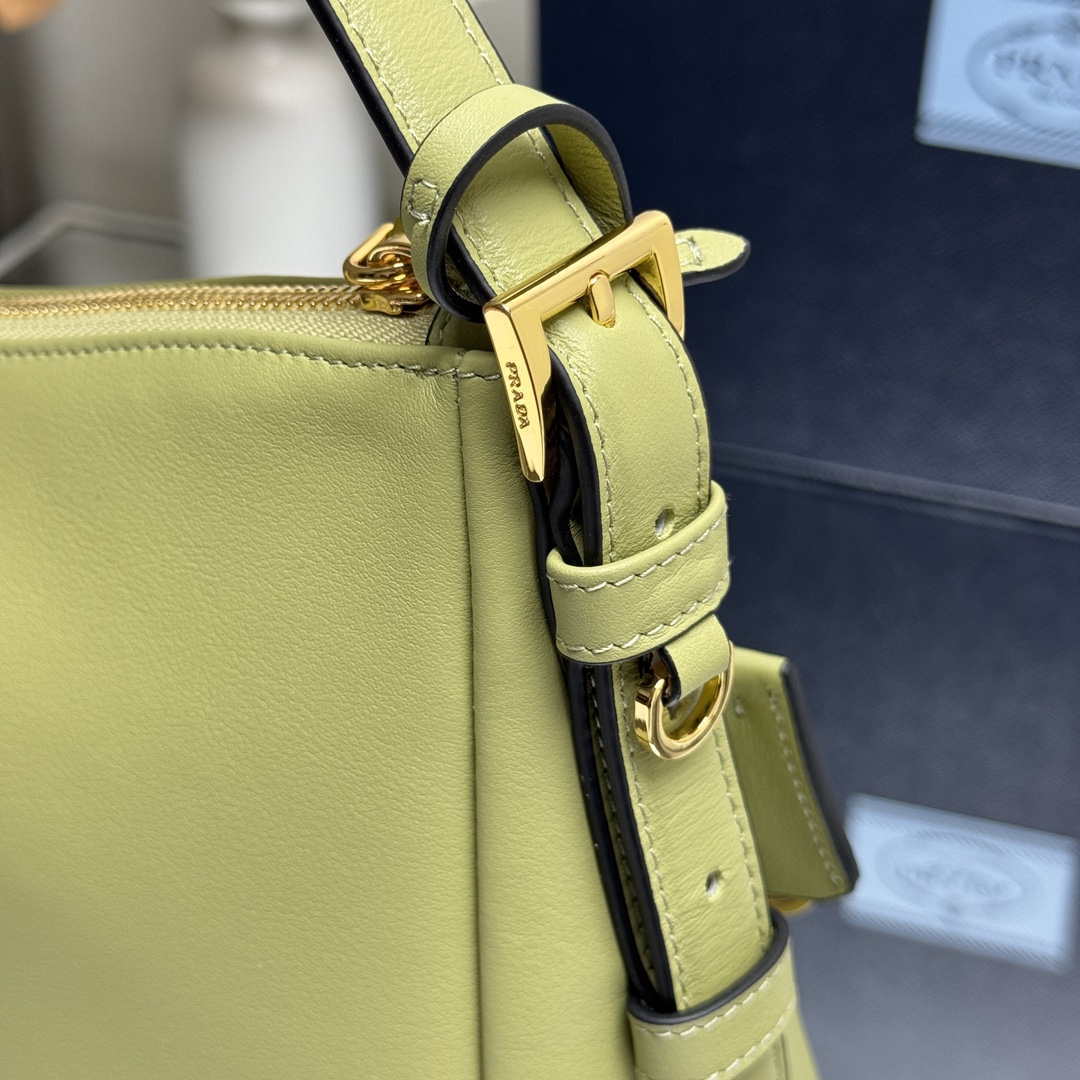 Prada 1BC228 Prada Aim¨¨e Large leather shoulder bag Light Green
