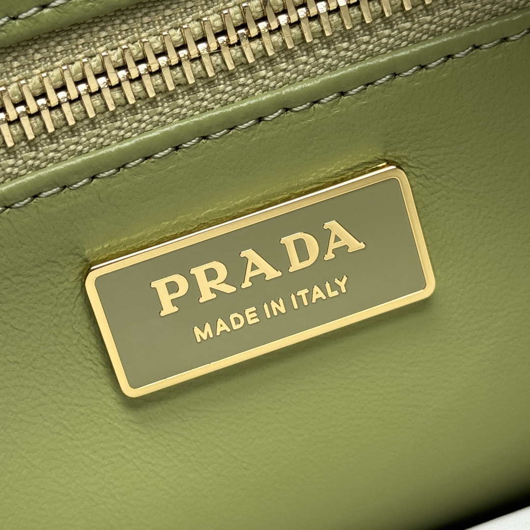 Prada 1BC228 Prada Aim¨¨e Large leather shoulder bag Light Green