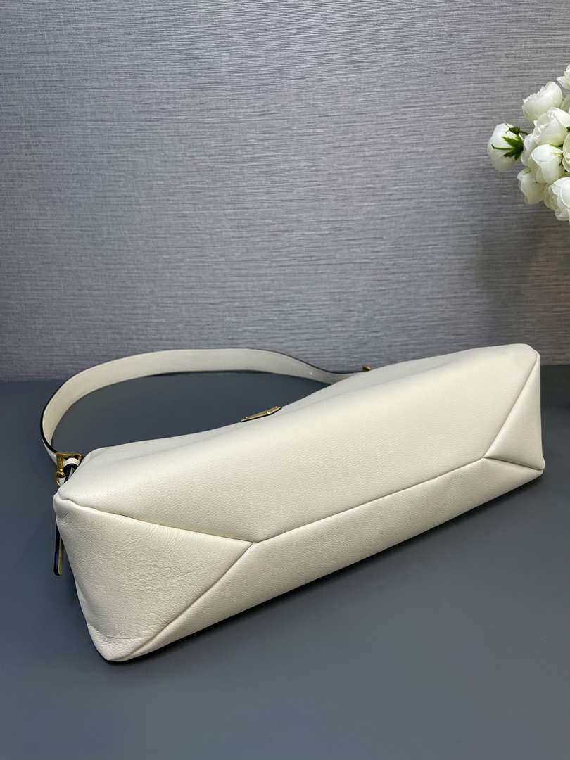 Prada 1BC228 Prada Aim¨¨e Large leather shoulder bag White