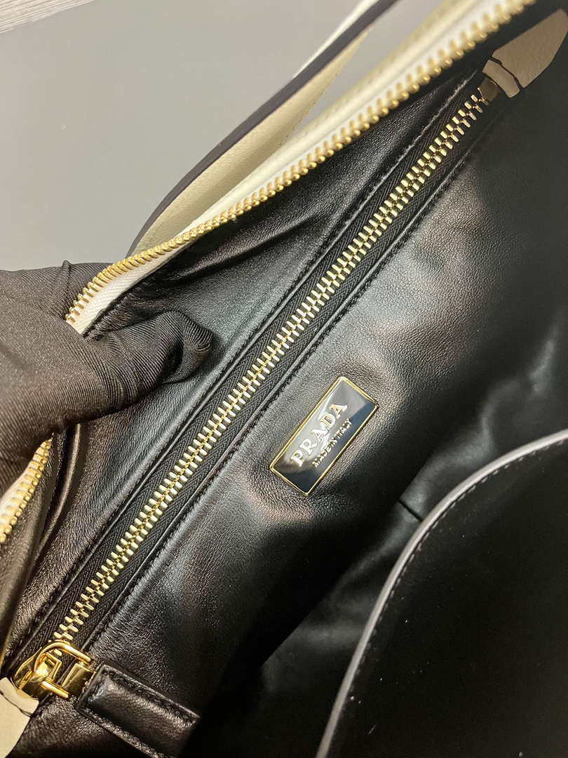 Prada 1BC228 Prada Aim¨¨e Large leather shoulder bag White