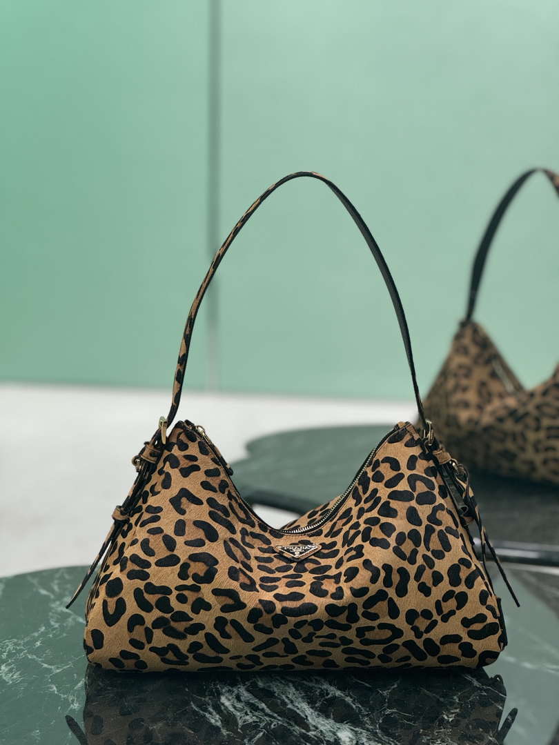 Prada 1BC228 Prada Aim¨¨e Large printed leather shoulder bag Honey