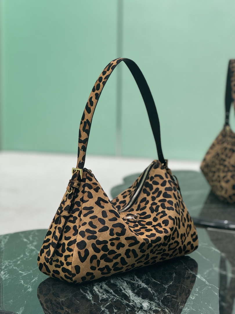 Prada 1BC228 Prada Aim¨¨e Large printed leather shoulder bag Honey