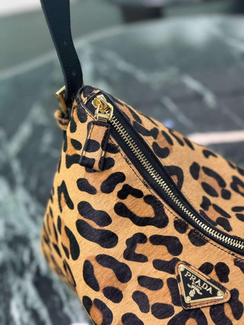 Prada 1BC228 Prada Aim¨¨e Large printed leather shoulder bag Honey