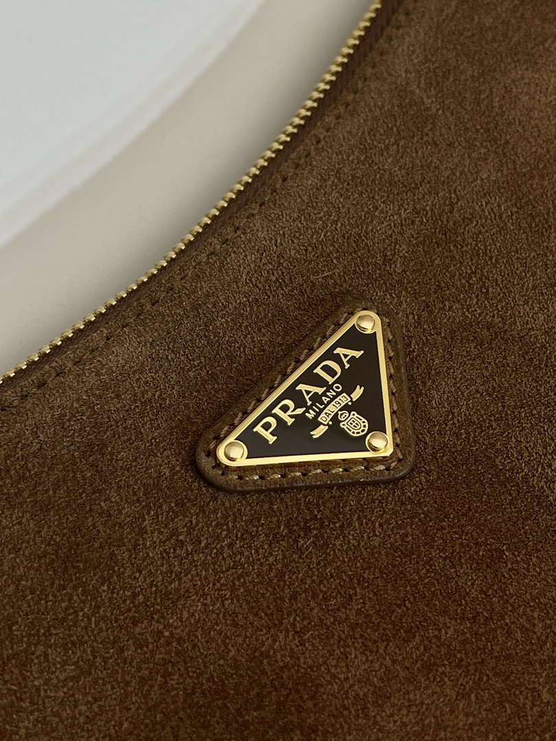 Prada 1BC228 Prada Aim¨¨e Large suede shoulder bag Brown