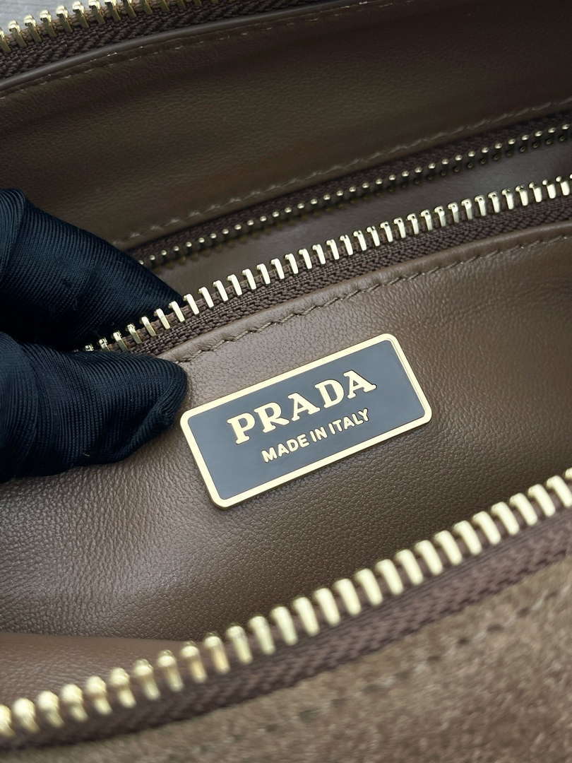 Prada 1BC228 Prada Aim¨¨e Large suede shoulder bag Brown