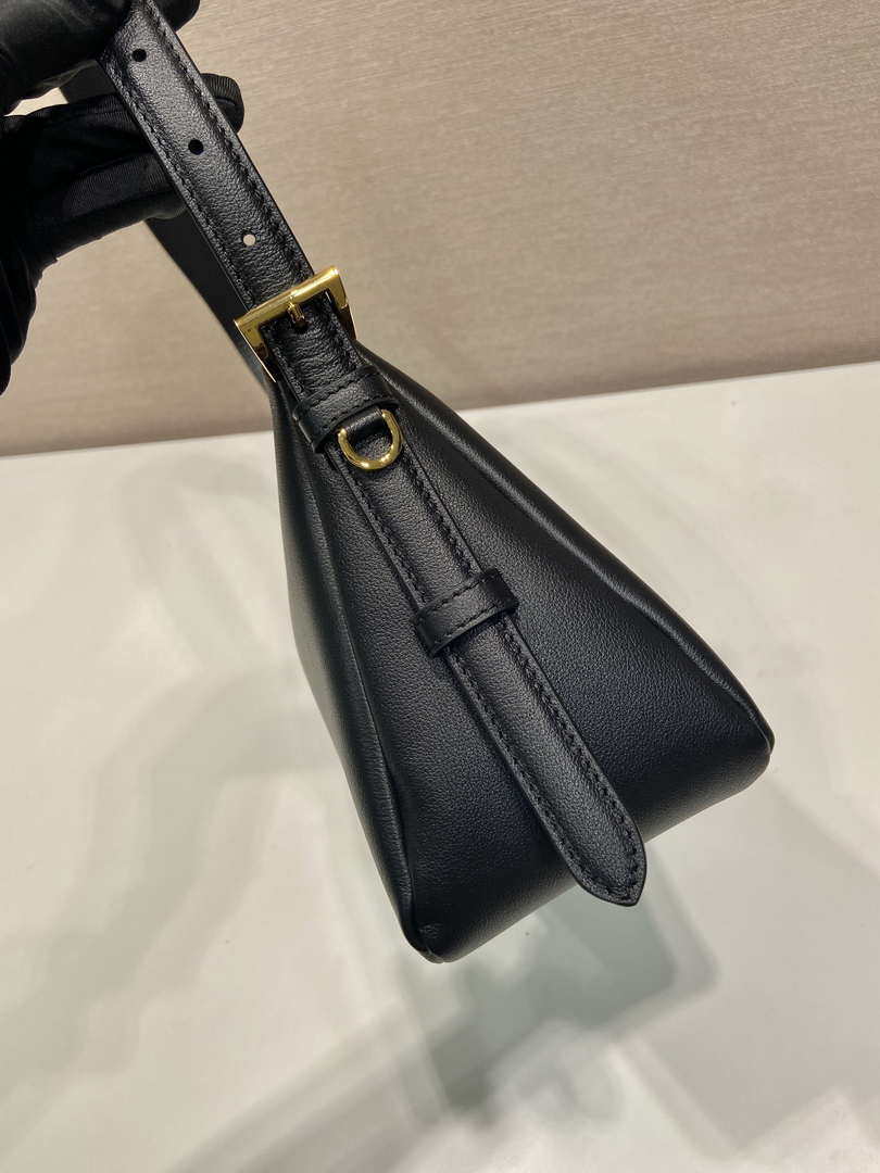 Prada 1BC229 Prada Aim¨¨e Medium leather shoulder bag Black