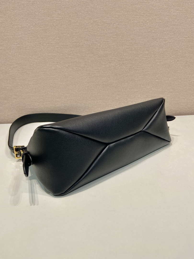 Prada 1BC229 Prada Aim¨¨e Medium leather shoulder bag Black