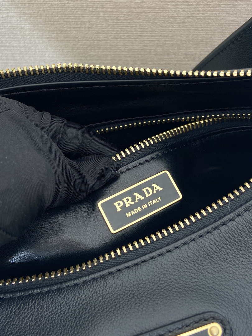 Prada 1BC229 Prada Aim¨¨e Medium leather shoulder bag Black