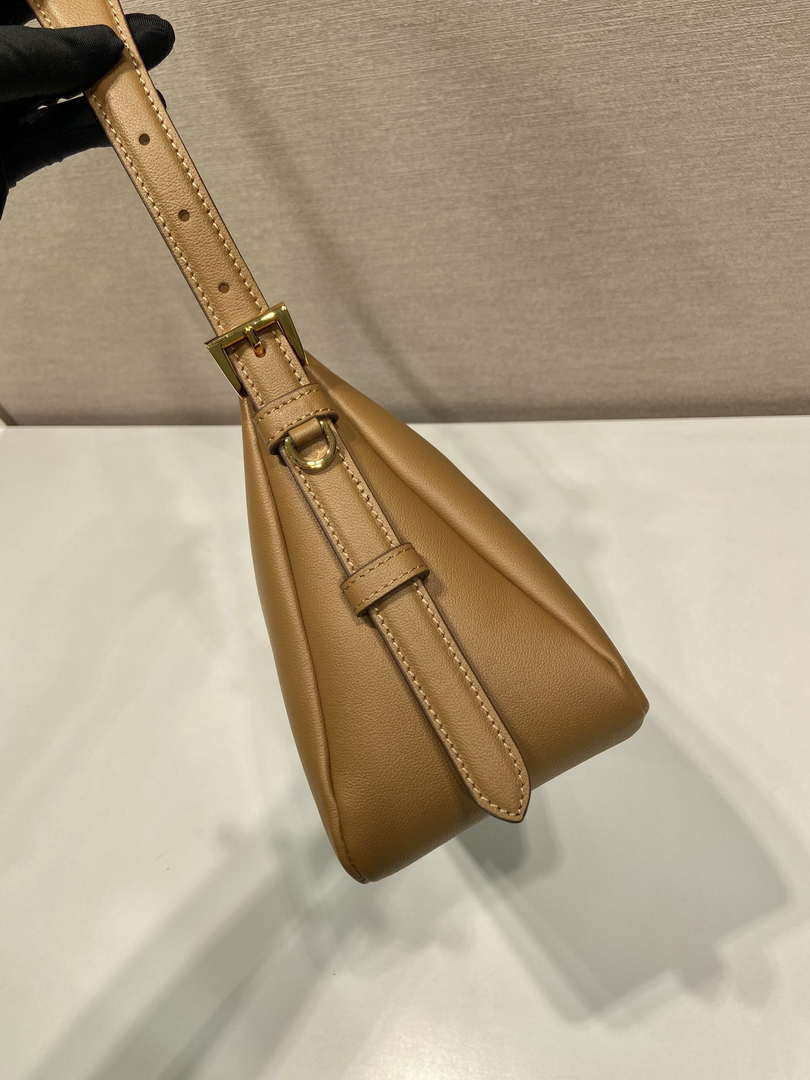 Prada 1BC229 Prada Aim¨¨e Medium leather shoulder bag Brown
