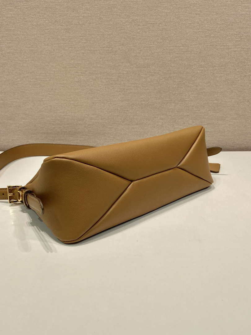 Prada 1BC229 Prada Aim¨¨e Medium leather shoulder bag Brown
