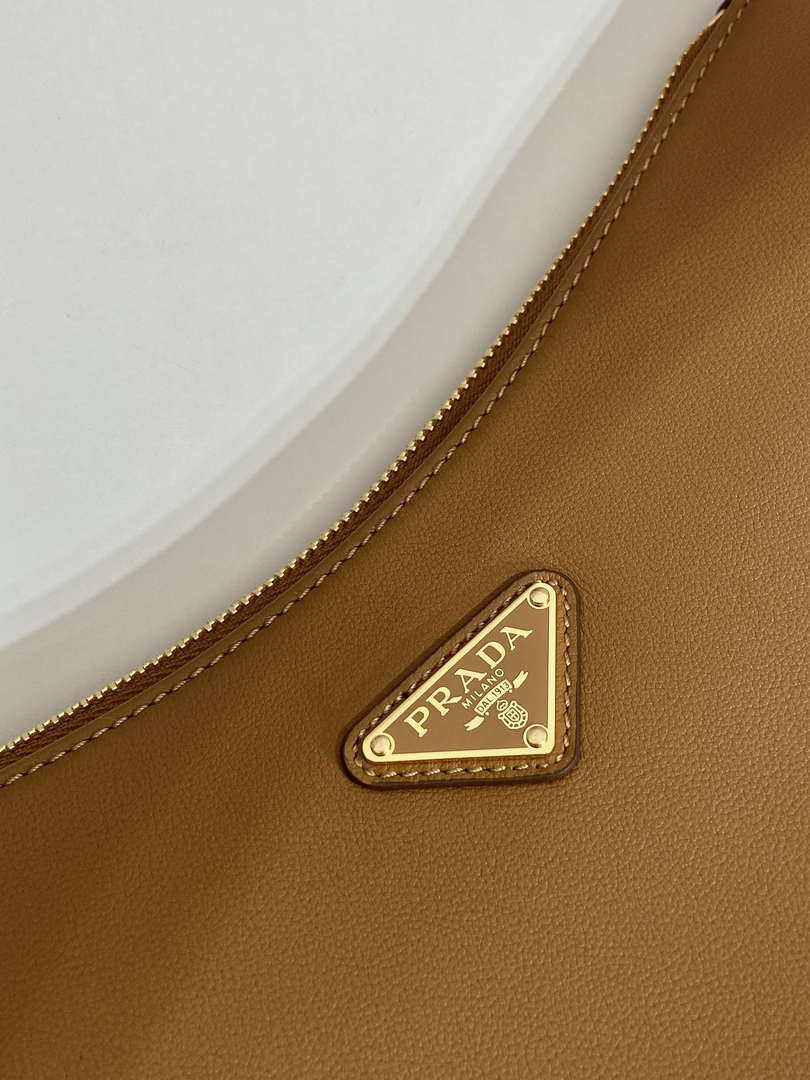 Prada 1BC229 Prada Aim¨¨e Medium leather shoulder bag Brown