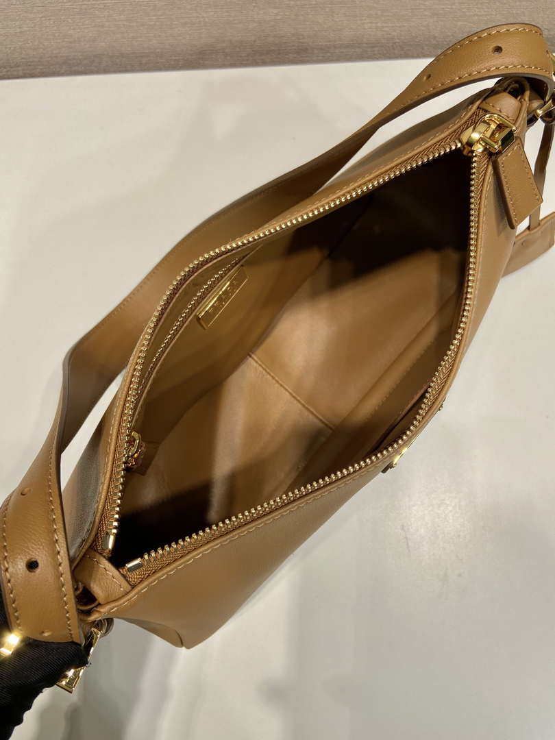 Prada 1BC229 Prada Aim¨¨e Medium leather shoulder bag Brown