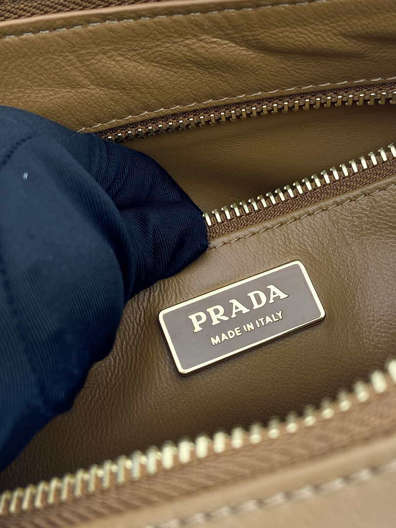 Prada 1BC229 Prada Aim¨¨e Medium leather shoulder bag Brown