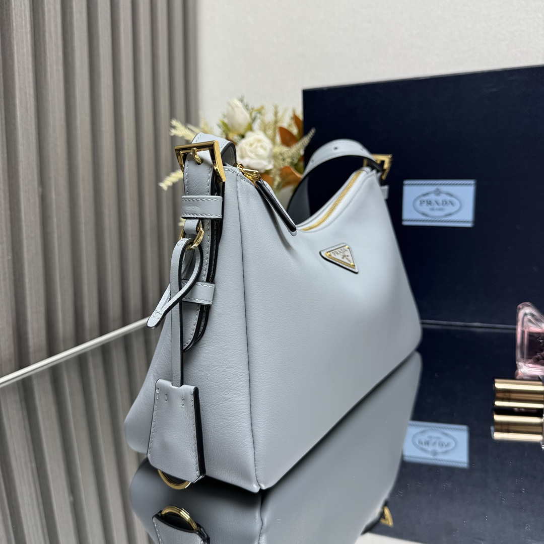Prada 1BC229 Prada Aim¨¨e Medium leather shoulder bag Light Blue