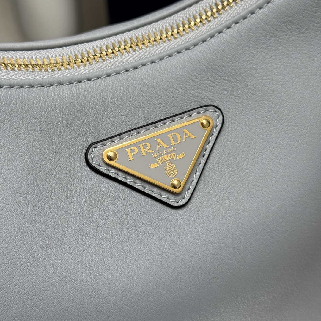 Prada 1BC229 Prada Aim¨¨e Medium leather shoulder bag Light Blue