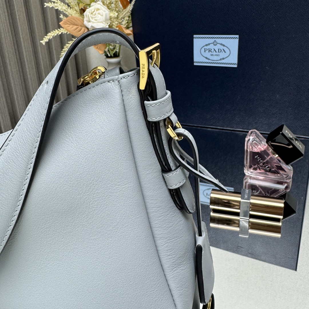 Prada 1BC229 Prada Aim¨¨e Medium leather shoulder bag Light Blue