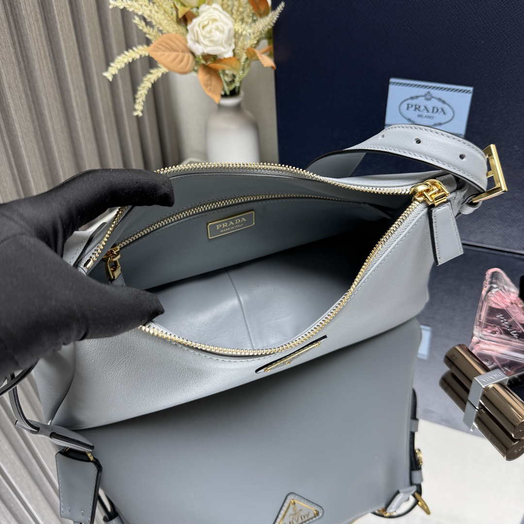 Prada 1BC229 Prada Aim¨¨e Medium leather shoulder bag Light Blue