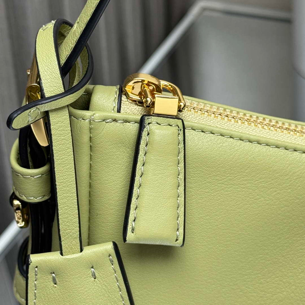 Prada 1BC229 Prada Aim¨¨e Medium leather shoulder bag Light Green