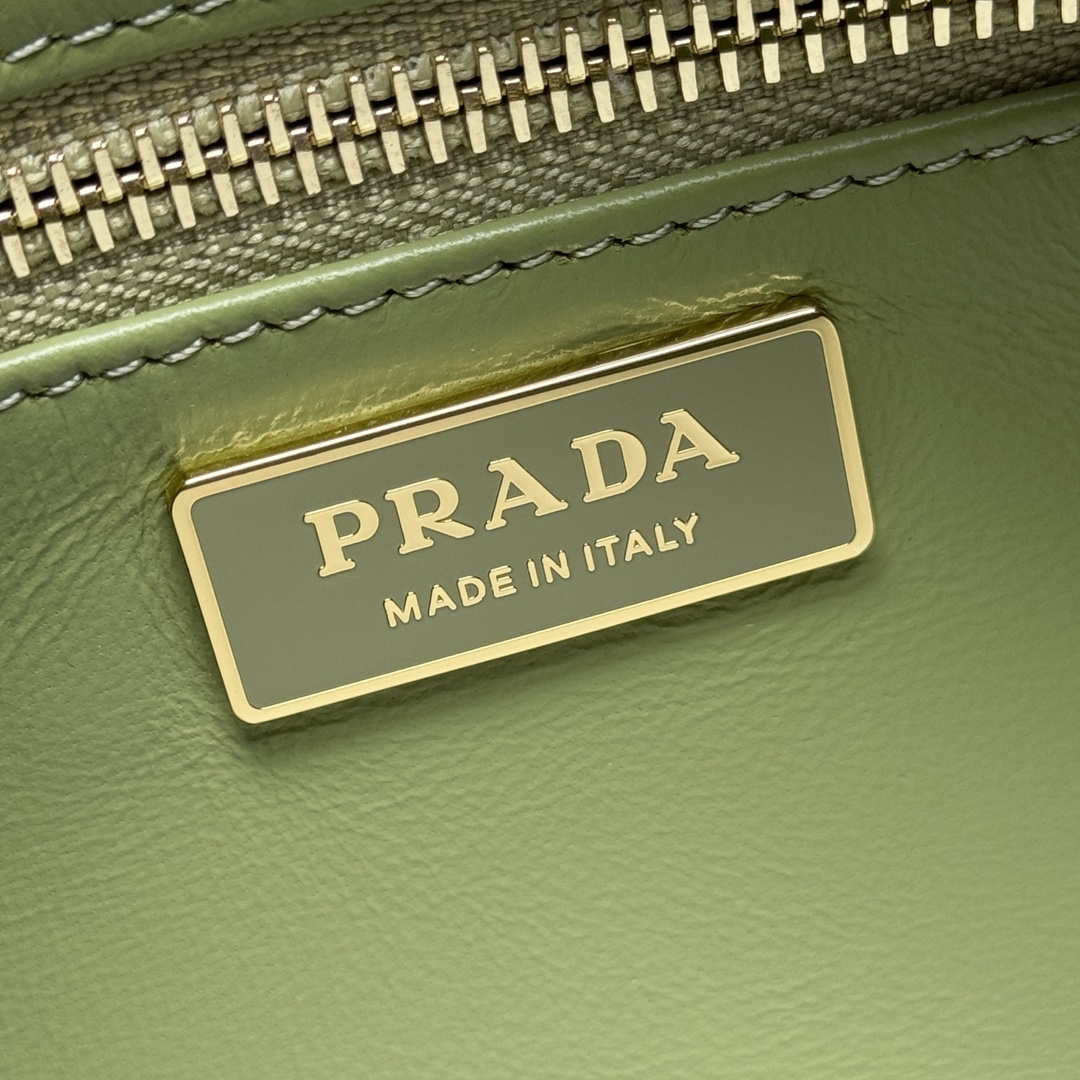 Prada 1BC229 Prada Aim¨¨e Medium leather shoulder bag Light Green
