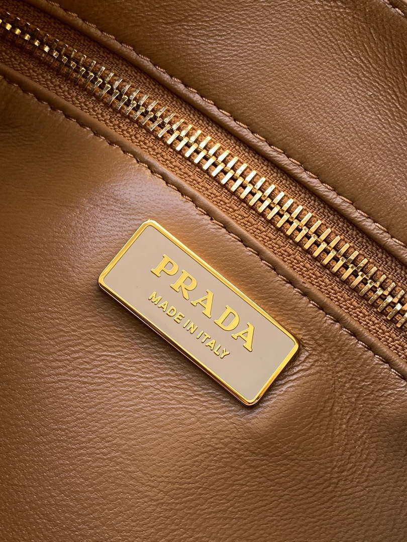 Prada 1BC229 Prada Aim¨¨e Medium leather shoulder bag Sand