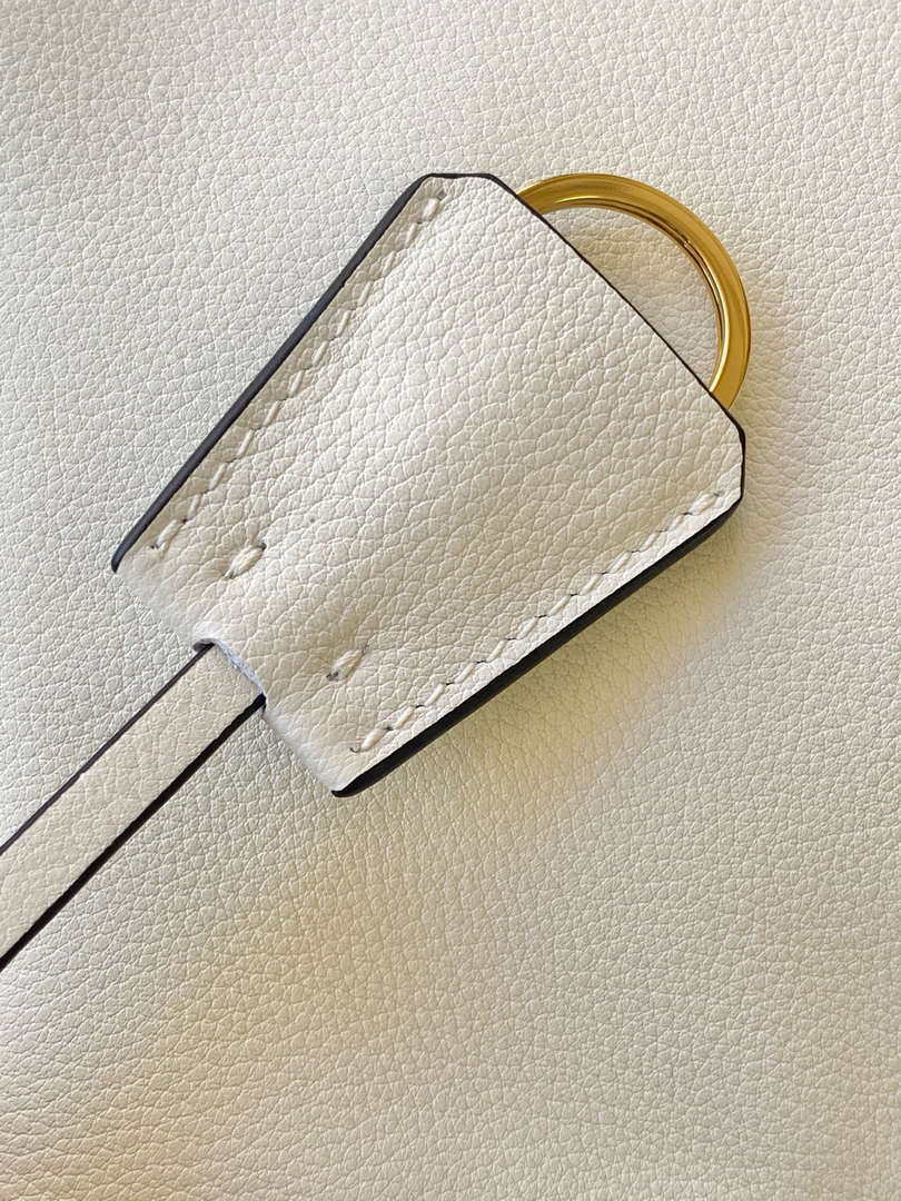 Prada 1BC229 Prada Aim¨¨e Medium leather shoulder bag White