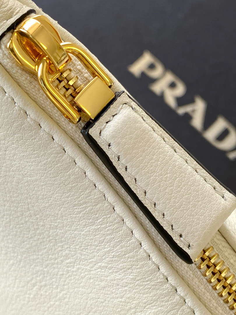 Prada 1BC229 Prada Aim¨¨e Medium leather shoulder bag White
