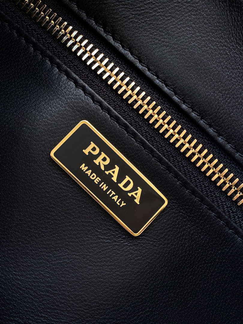Prada 1BC229 Prada Aim¨¨e Medium leather shoulder bag White