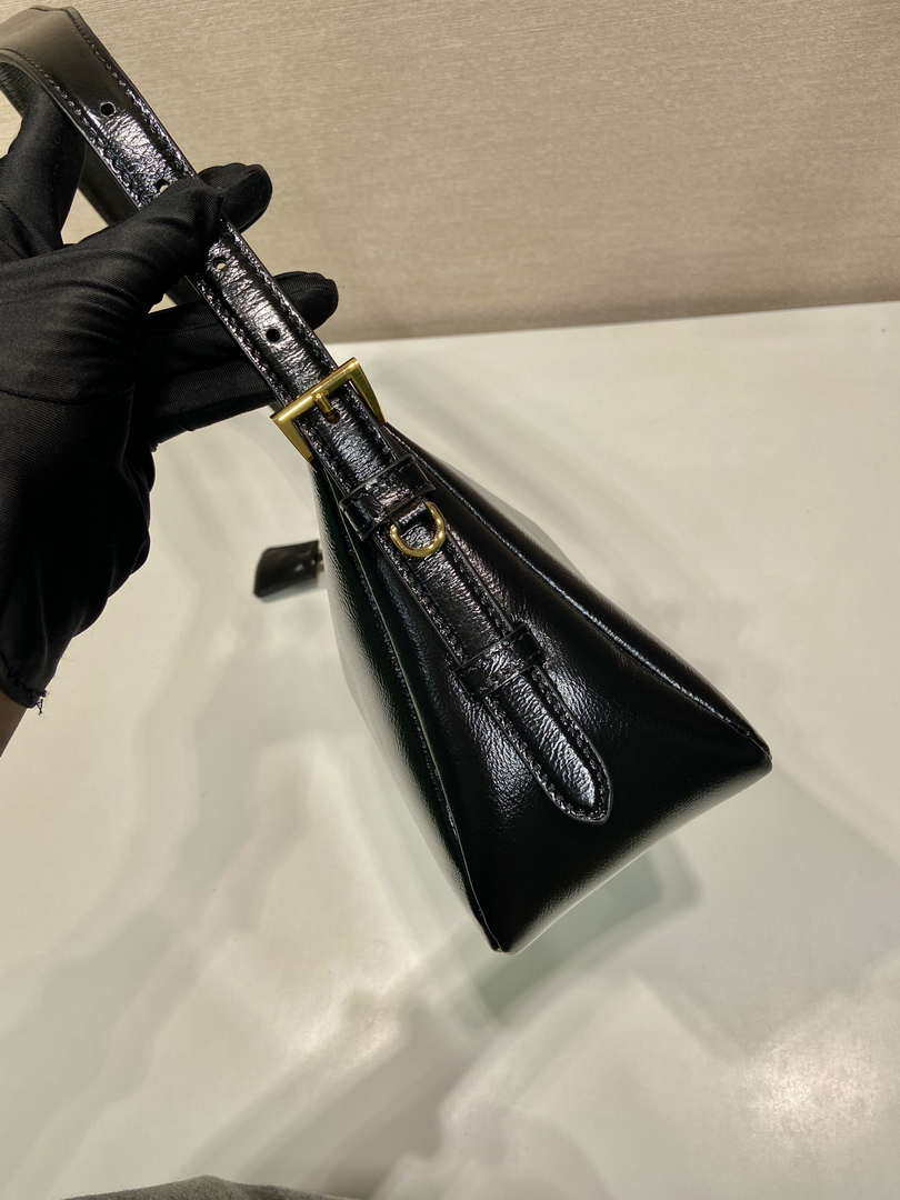 Prada 1BC229 Prada Aim¨¨e Medium Patent leather shoulder bag Black