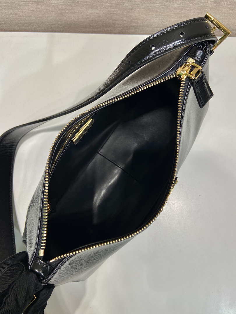 Prada 1BC229 Prada Aim¨¨e Medium Patent leather shoulder bag Black