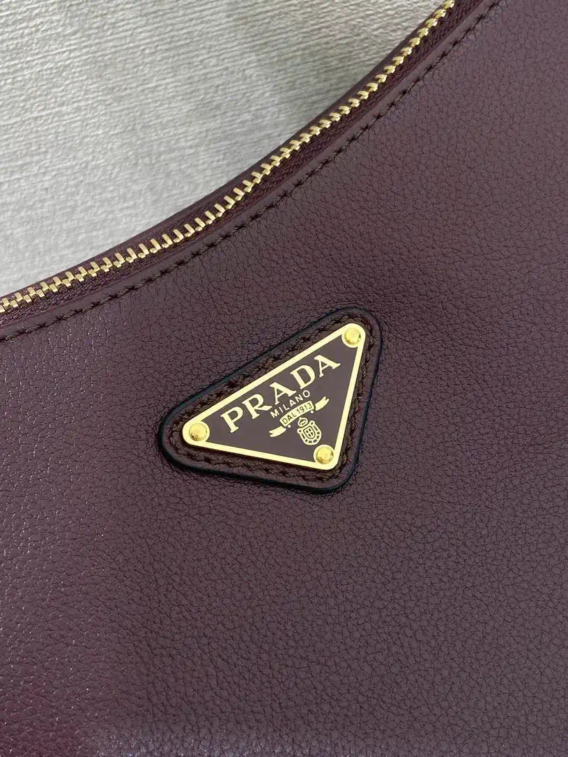 Prada 1BC229 Prada Aim¨¨e Medium Patent leather shoulder bag Wine Red