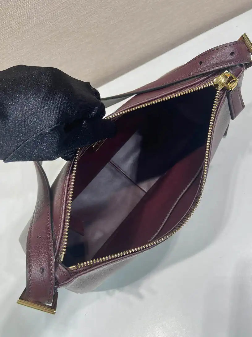 Prada 1BC229 Prada Aim¨¨e Medium Patent leather shoulder bag Wine Red