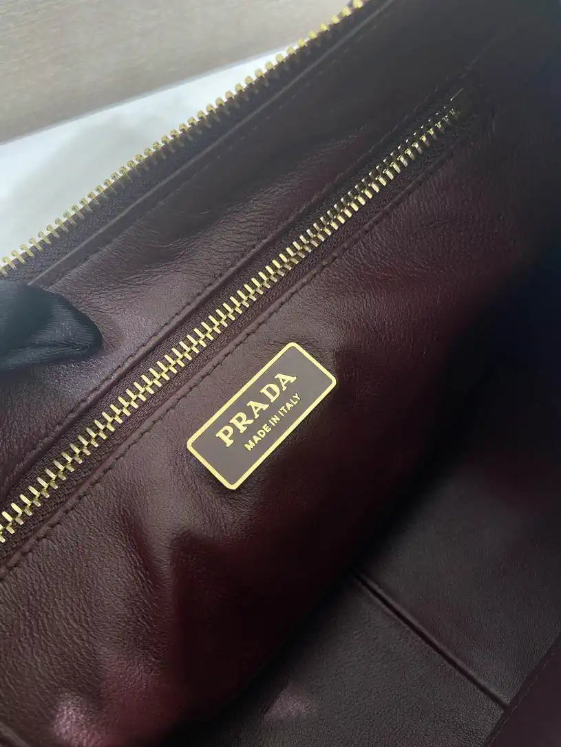 Prada 1BC229 Prada Aim¨¨e Medium Patent leather shoulder bag Wine Red