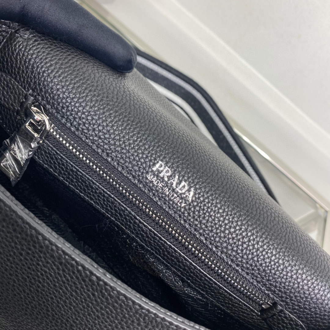 Prada 1BD314 Leather shoulder bag Black